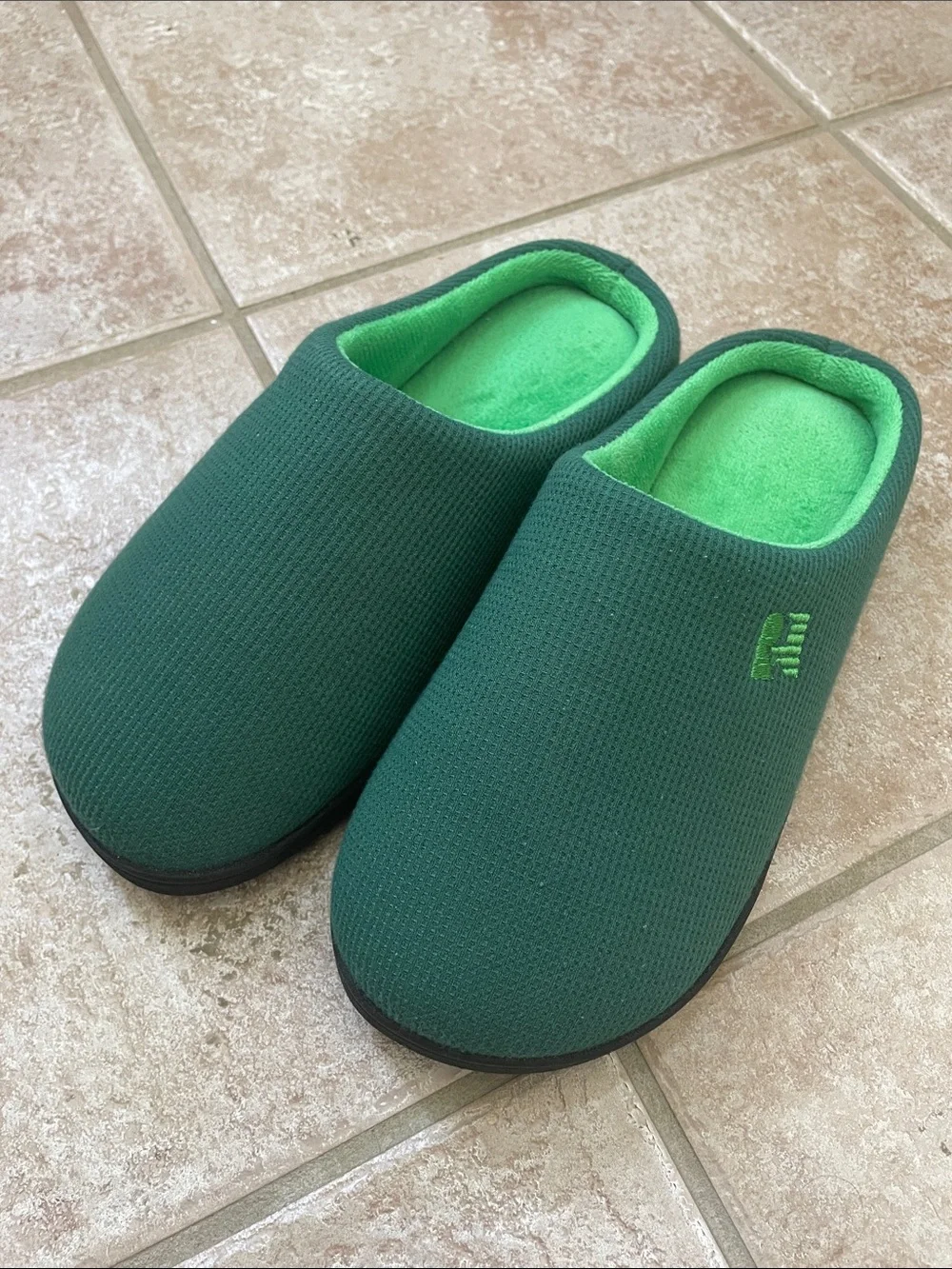 RockDove Two-Tone Slip-On Closed Toe Memory Foam House Slippers